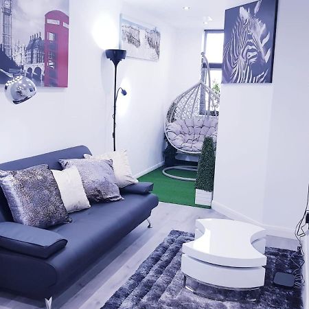 Z Home Apartments Leicester Bagian luar foto