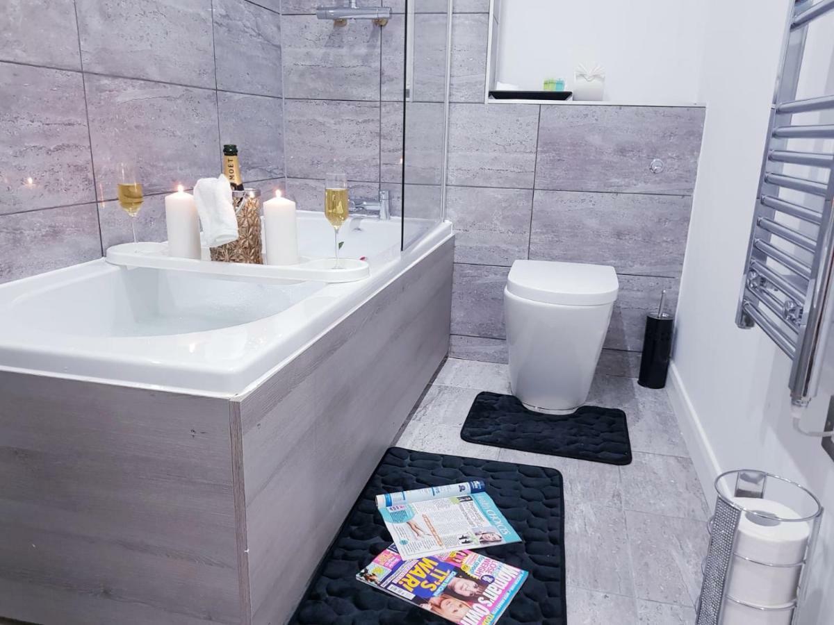 Z Home Apartments Leicester Bagian luar foto